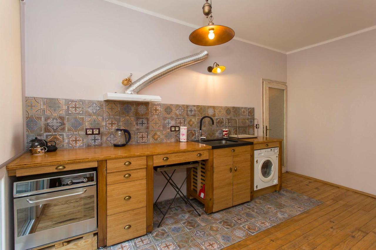 Colorful 2Bdr Apartment In The City Center Sofia Exterior photo